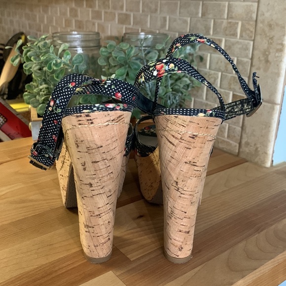 Steve Madden Gurllee Black Floral Polka Dot Platform Ankle Strap Sandal Heels - Picture 7 of 9